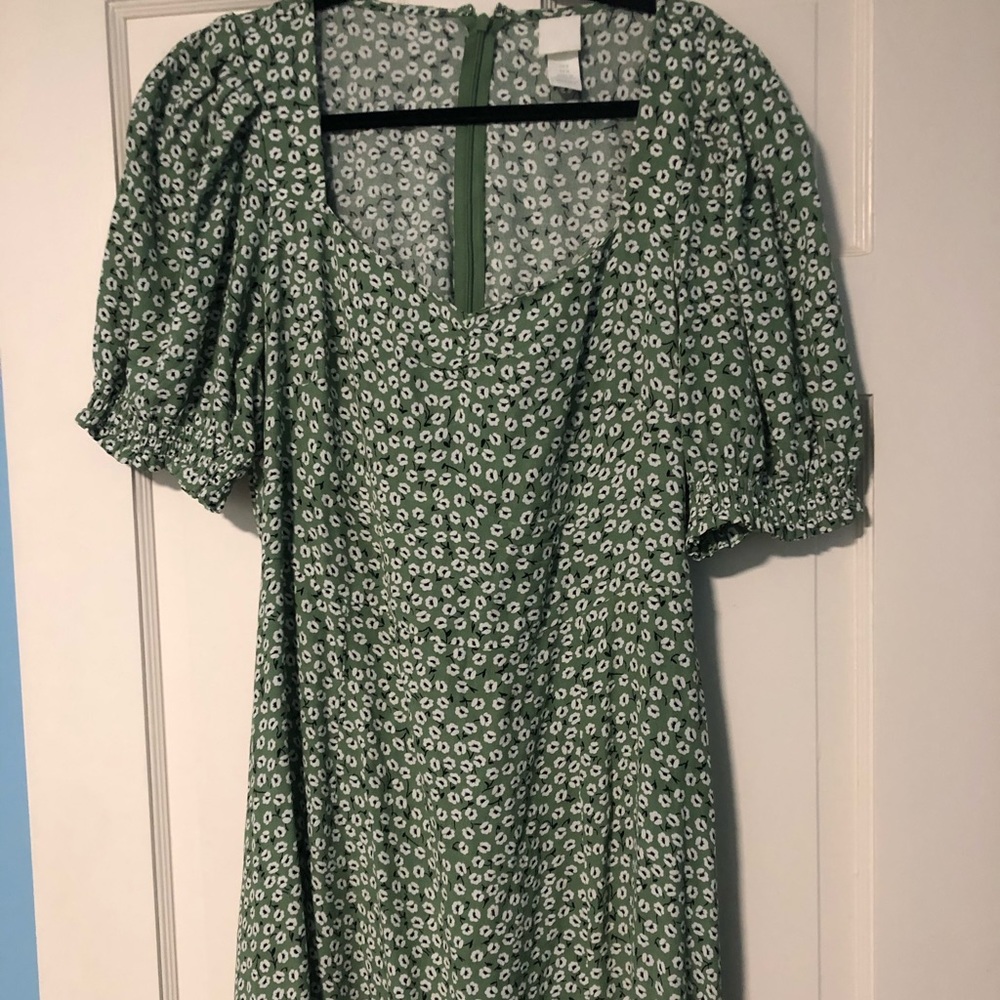 Green dress. Looks like Reformation. EUC.